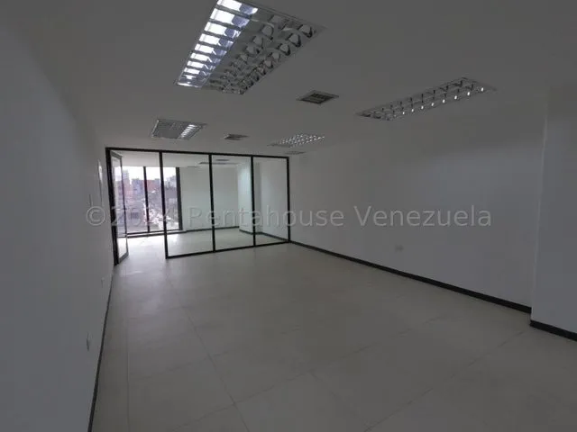 Oficina En Alquiler Torre Bel Avenida Los Leones Barquisimeto, Torre Nueva Data Y Con Acabados De Lujo, Codigo 24 27538, Comunicate Soy Gabi Irastorza.