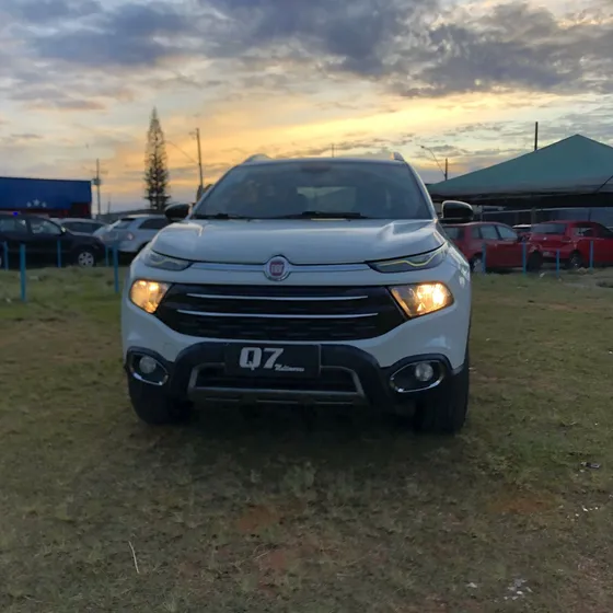Fiat Toro 2.0 Volcano 4x4 Aut. 4p 9 Marchas