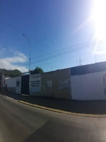 Terreno Con Galpon Y Local En Venta En Av Universidad Ls