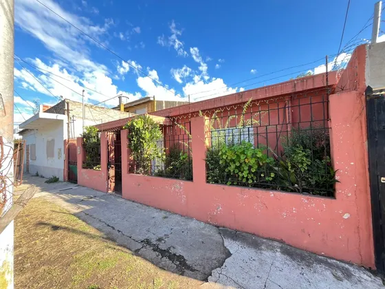 Venta Casa 4 Ambientes Con Patio José C.paz - Permuta