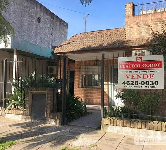 Casa 3 Ambientes C/pileta Y Garage - Villa Tesei