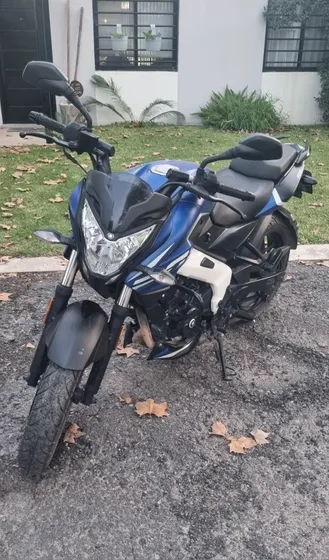 Rouser Ns 200