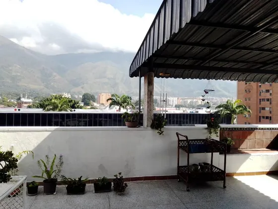Ph Con Terraza  Con Una Vista Panoramica Al Ávila, Los Dos Caminos  Acepta Financiamiento. Ma. Fda. Varela