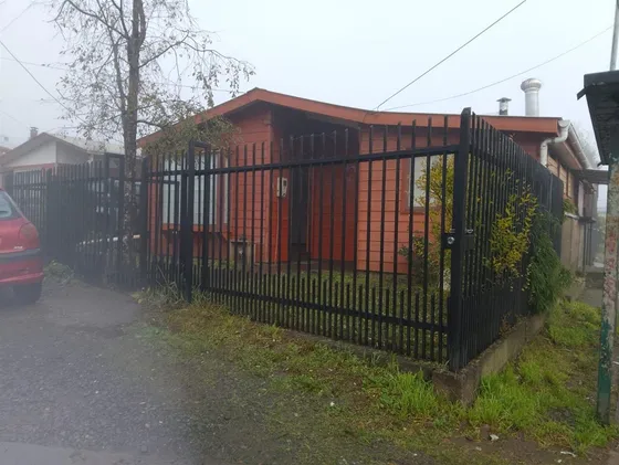Vendo Casa Amplia De 2 Dorm. Con Local Comercial En Temuco.