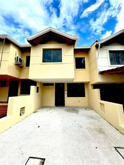 Casa En Venta Conjunto Residencial Las Acacias / 