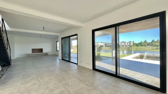 Casa En San Matias A La Laguna En Venta Con Piscina A Estrenar