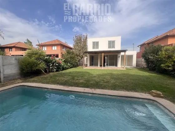 Casa En Arriendo En Sta Elena, Chicureo