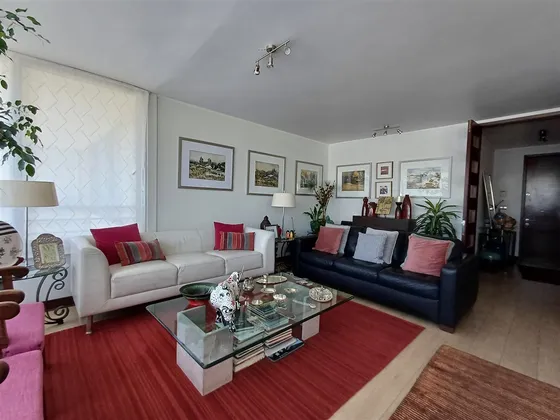 Amplio Dúplex Con Terraza En Las Condes, Ideal Para Familias