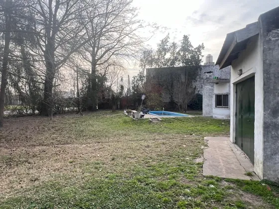Excelente Casaquinta En Barrio De Vicenzo Grande 