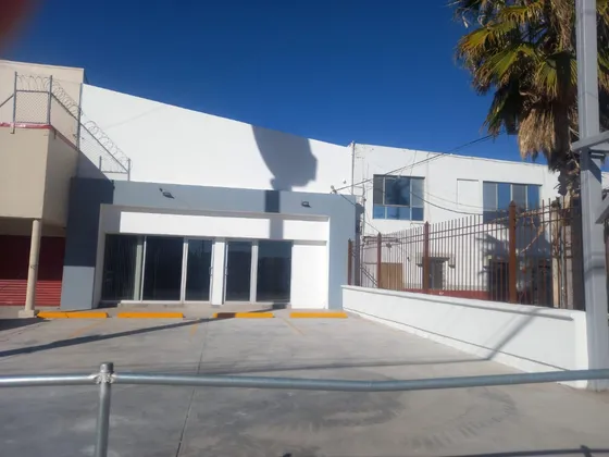 Local Comercial En Renta 228 M², 2 Baños, 8 Estacionamientos, Av José Ma. Iglesias, Chihuahua