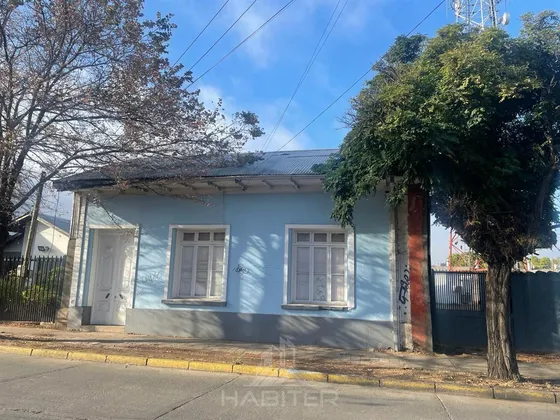 Casa En Venta De 5 Dorm. En Curicó