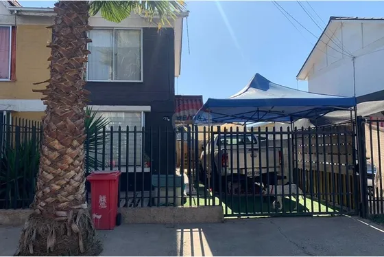 En Venta Casa 2d+ 1b + Estacionamiento