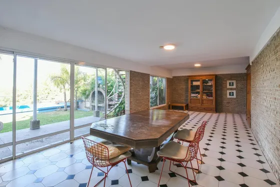 Casa En Venta En Alberdi De 3 Dormitorios Con Pileta Y Vista Al Rio