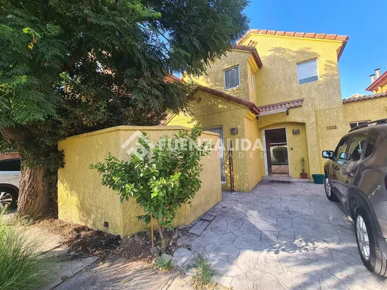 Casa En Venta De 4 Dorm. En Huechuraba