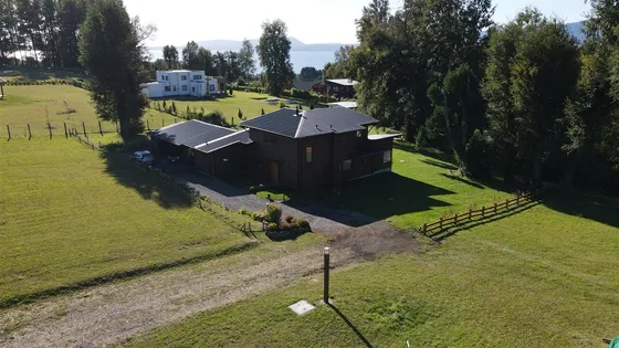 Casa Con Vista Al Lago Y Volcan Mas Bosque Con Estero.