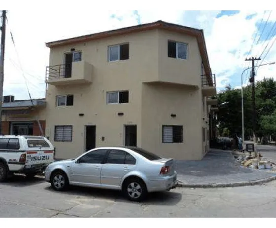 Alquilo En  Caseros Departamento 2 Ambientes En Pb Al Frenteb F: 8197