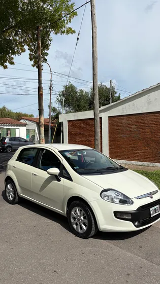 Fiat Punto 1.4 Attractive C/radio Integrada
