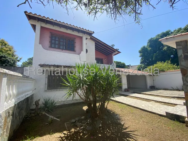 Jip 25-14211. Rent-a-house Vende Espectacular Casaquinta De 487 Mts2, 5 Amplias Habitaciones, 4 Salas De Baños, Jardines, Terrazas, Ideal Para Eventos Sociales. En San Juan De Los Morros