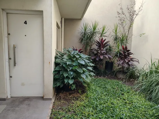 Departamento En Planta Baja En Ituzaingo Sur. Permuta Por Depto En Moron