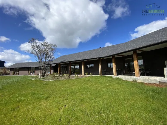 Gran Casa De Espacios Amplios, Buena Construcción, Seguridad