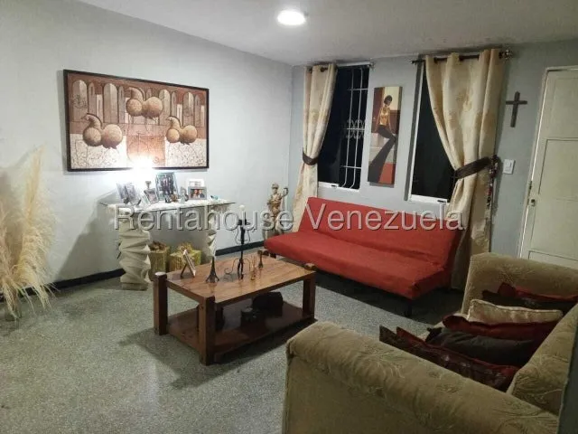 Casa En Venta Cabudare En Zona Del Triagal Codigo 2 5 1 8 4 7 2  De Oportunidad Traigo Para Ti Esta Propiedad Ideal Para Vivir Y Con Un Local Comercial Para Emprender Tu Negocio Esta Lista Para Habita