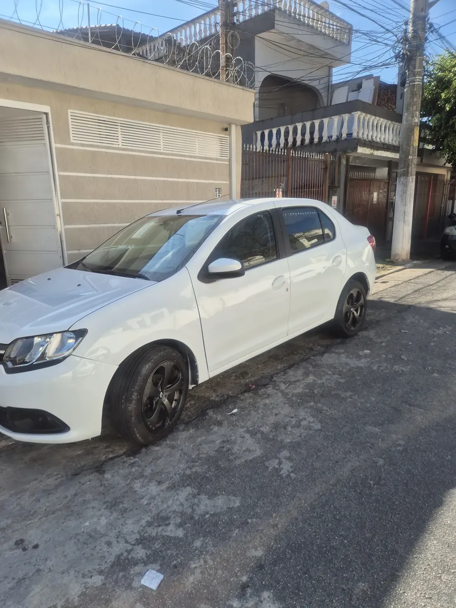 Renault Logan 2017 1.6 Expression Hi-power 4p — foto 2