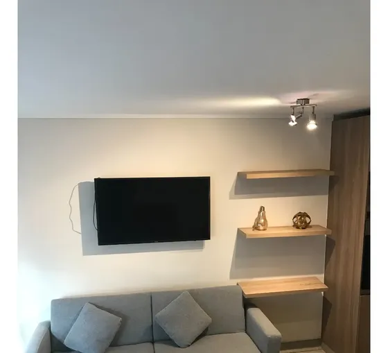 Excelente Studio Amoblado, De Metro Irarrazaval.