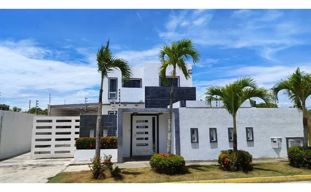 En Venta Casa 250m2 Puerto Encantado Higuerote 9228