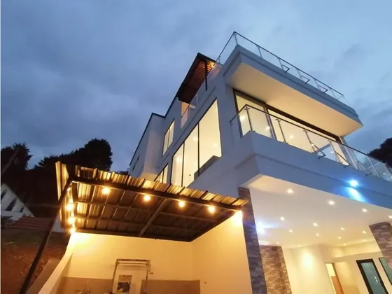 Lujosa Casa En Venta En Envigado Loma Del Barro