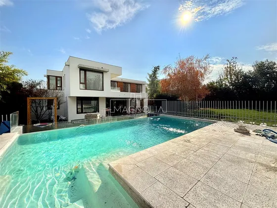 Casa En Venta De 6 Dorm. En Colina