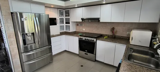 Venta Linda Casa El Cafetal Excelente Distribucion Amplio Patio Con Parrillera Y Apartamento Independiente 