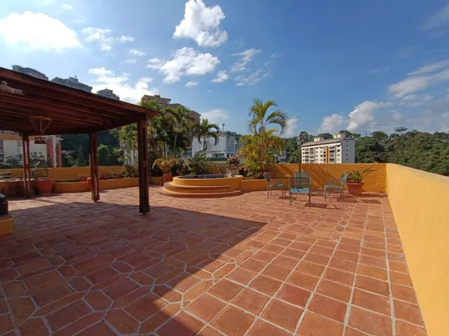  Te Gustaría Vivir En Una Quinta Aérea De 740m2 Y Relajarte En Su Bella Terraza Con Espectacular Vista Al Avila?