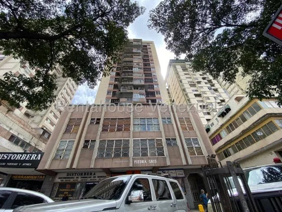 Apartamento En Alquiler Los Dos Caminos Ideal Para Estudiantes Pareja O Persona Sola Amoblado Cuenta Con Piscina 25-24095 Db