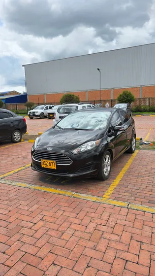 Ford Fiesta 1.6 Sportback Se Automática