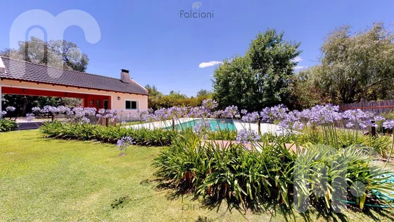 Venta De Casa De 3 Dormitorios En Campos De Roca