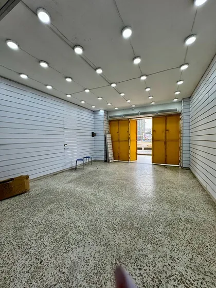 En Alquiler Local Comercial En Av. Bolívar