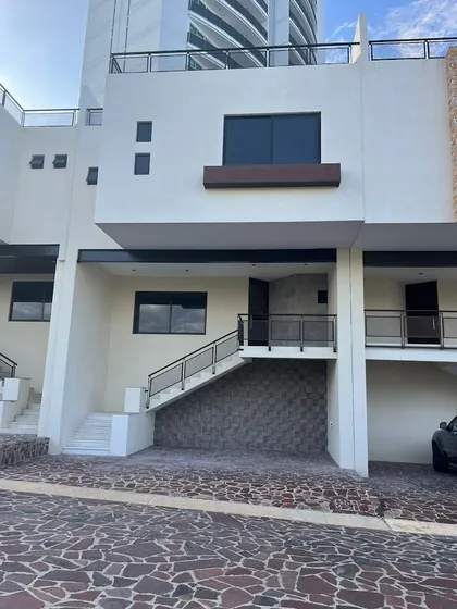 Venta De Casa En Gran Jardin 