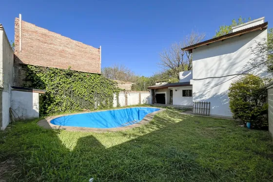 Venta Casa Baigorria, 2 Dorm. 2 Baños. Pileta, Patio, Parrilla Y Cochera.
