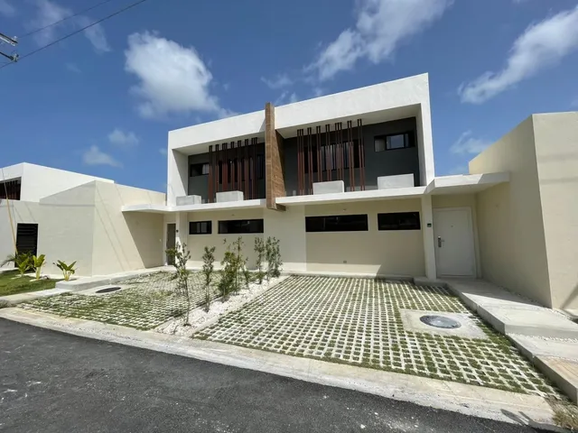 Casa En Alquiler En Bávaro Punta Cana, 116m2, 3 Hab. 2 Parqueos, Excelente Ubicacion, Cerca De Centro Comerciales, Seguridad, Zona Tranquila, Un Paraíso Para Vivir.