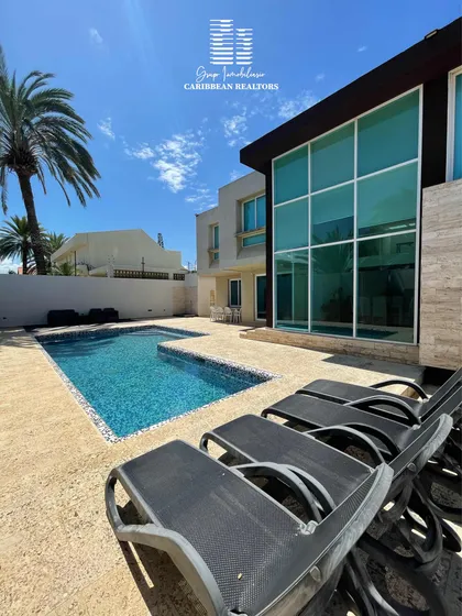 En Venta Moderna Casa Quinta Ubicada En La Urb.costa Azul.