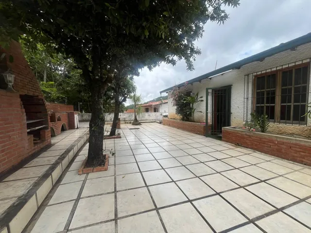 En Alquiler Anexo Sin Muebles, Con Gran Patio Con Parrillera Exclusivo Para El Inquilino, Aceptan Niños Y Mascotas. Calle Cerrada En Santa Sofia - El Cafetal. Mp