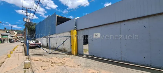 Ag. Vende Galpón Con Gran Potencial, A Pie De Calle, En La Yaguara