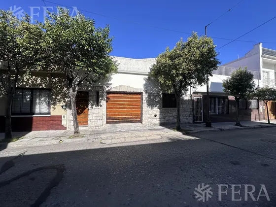 Venta De Casa 4 Ambientes Con Cochera Y Parrilla En Avellaneda