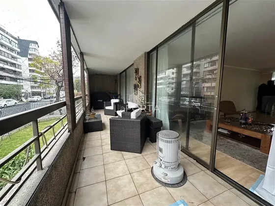 Departamento En Venta De 3 Dormitorios / 2 Baños / Terraza