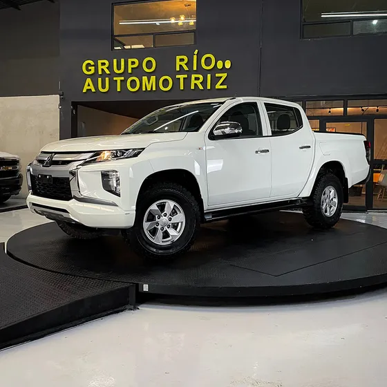 Mitsubishi L200 2.4 Glx Cabina Doble 4x2 Mt