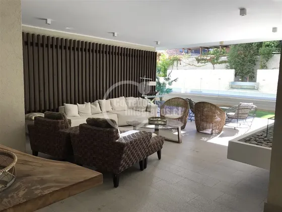 Departamento En Venta En Vitacura De 3 Dormitorios 2 Baños