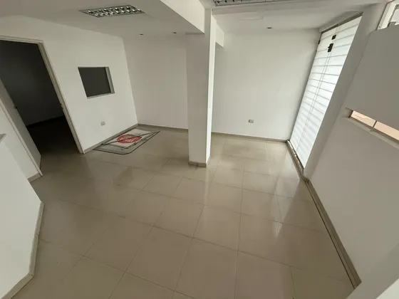 Local En Venta Sobre Jeronimo Luis De Cabrera!!