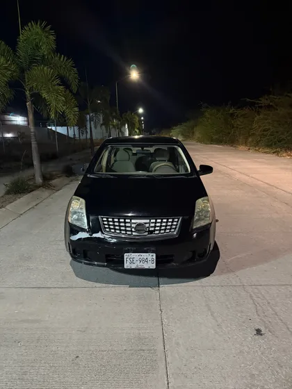 Nissan Sentra 2.0 Custom Cvt