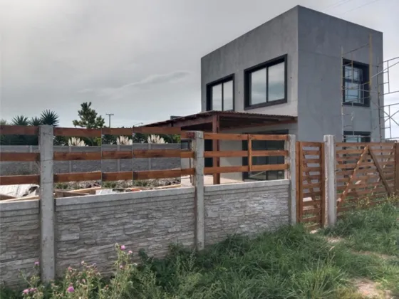 Venta Casa 3 Ambientes A Estrenar En Parque Lago, Mar Del Cobo