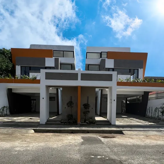 Casa De 2 Niveles En Venta Ubicada En Prado Oriental 